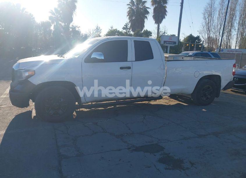 Photo 2 of 2018 Toyota Tundra SR 5.7L V8 (VIN 5TFTY5F15JX010163)