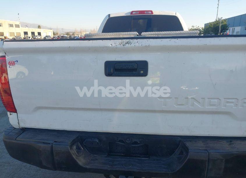 Photo 21 of 2018 Toyota Tundra SR 5.7L V8 (VIN 5TFTY5F15JX010163)