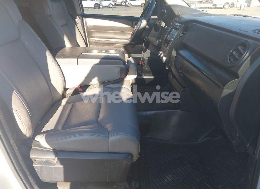 Photo 5 of 2018 Toyota Tundra SR 5.7L V8 (VIN 5TFTY5F15JX010163)