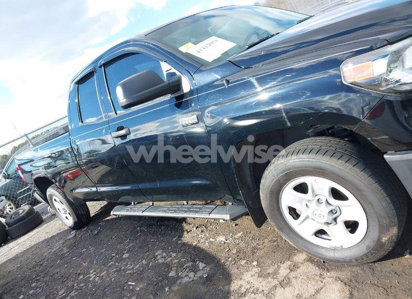 Photo 13 of 2018 Toyota Tundra SR 5.7L V8 (VIN 5TFTY5F17JX009984)