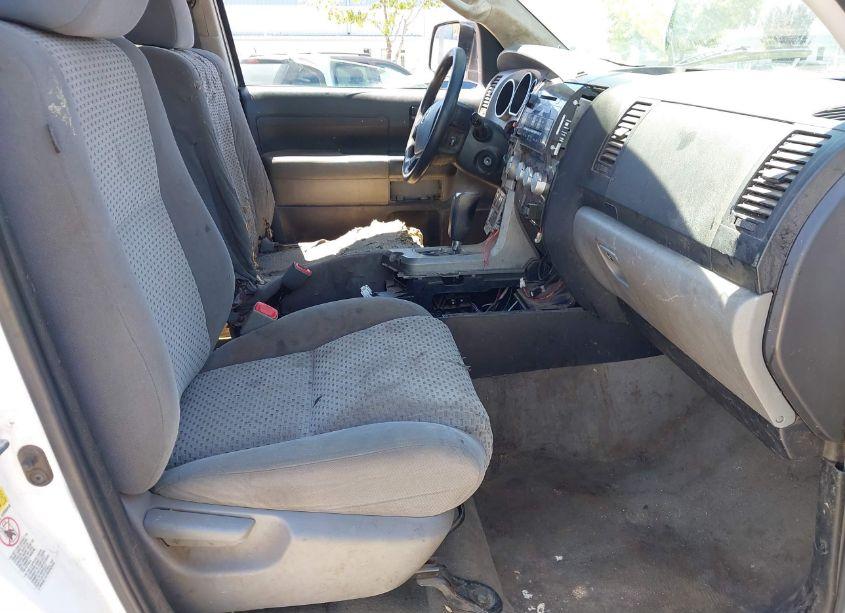 Photo 5 of 2011 Toyota Tundra GRADE 4.6L V8 (VIN 5TFUM5F11BX022280)