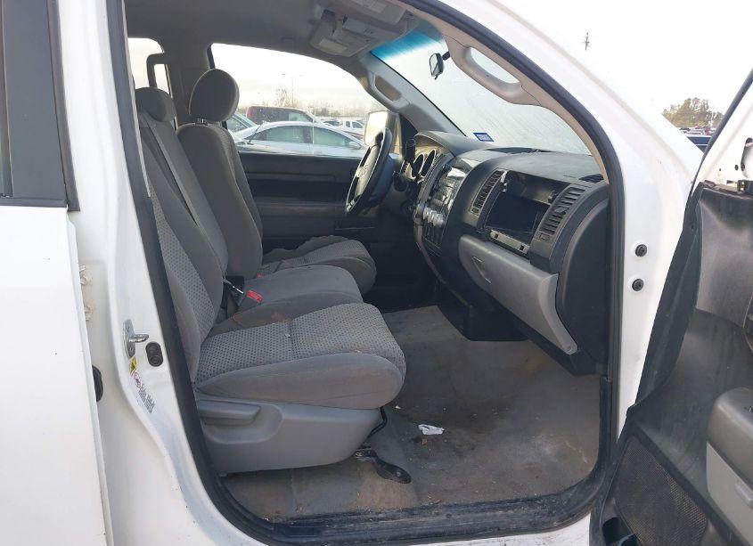 Photo 5 of 2010 Toyota Tundra GRADE 4.6L V8 (VIN 5TFUM5F13AX015636)