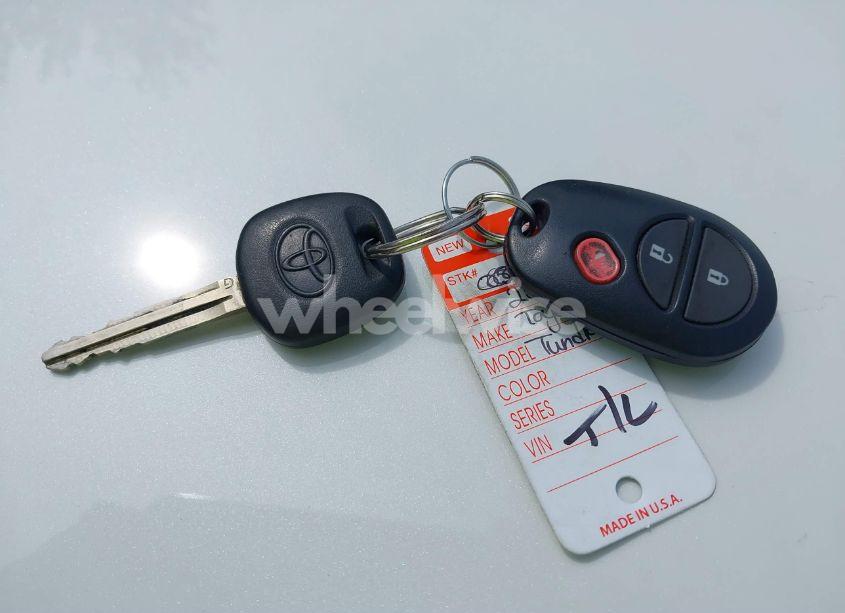 Photo 11 of 2017 Toyota Tundra SR5 4.6L V8 (VIN 5TFUM5F14HX069845)