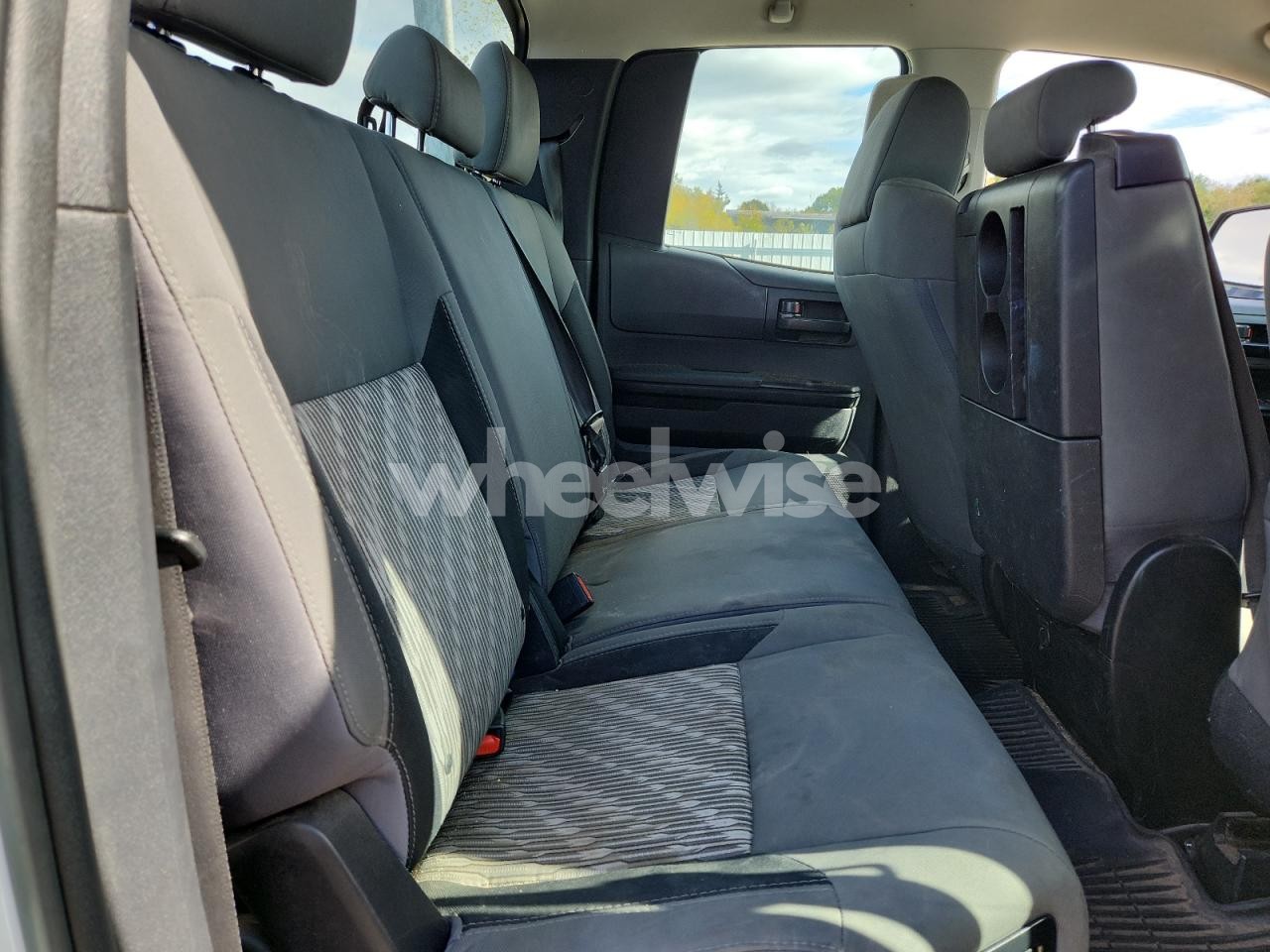 Photo 10 of 2018 TOYOTA TUNDRA DOUBLE CAB SR (VIN 5TFUM5F14JX076803)