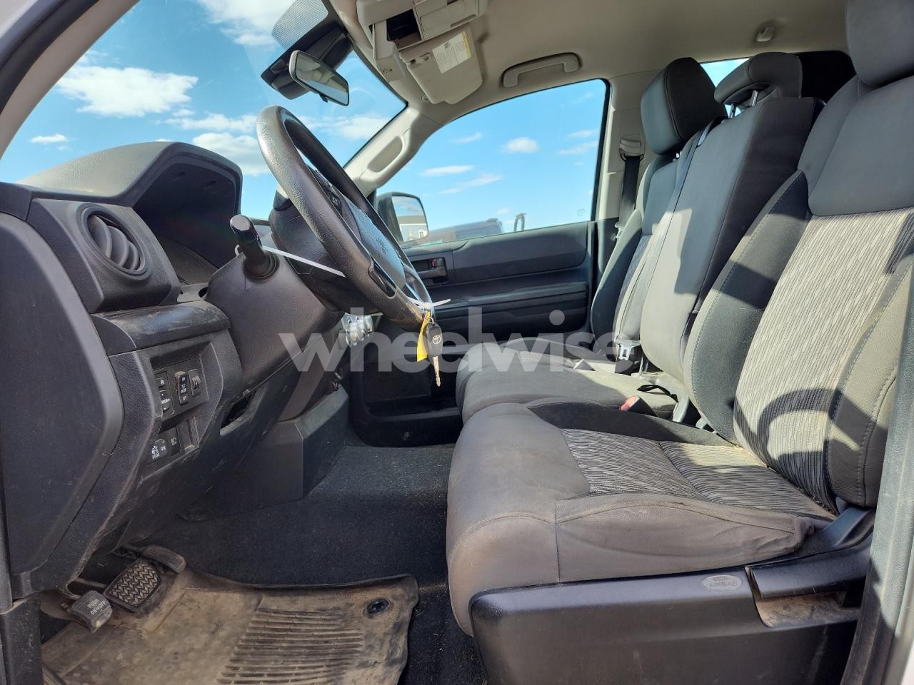 Photo 7 of 2018 TOYOTA TUNDRA DOUBLE CAB SR (VIN 5TFUM5F14JX076803)
