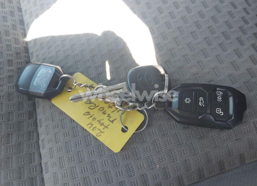 Photo 11 of 2011 Toyota Tundra GRADE 4.6L V8 (VIN 5TFUM5F15BX023822)