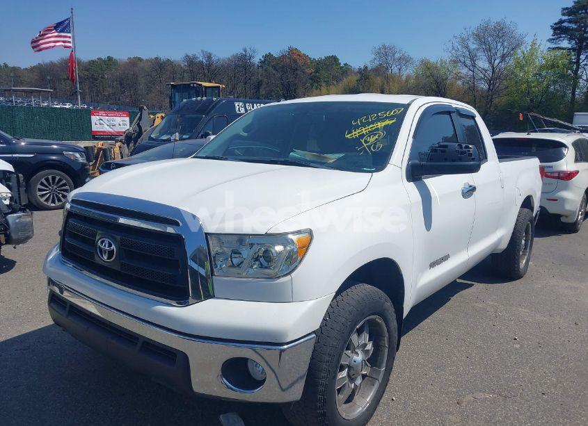 Photo 2 of 2011 Toyota Tundra GRADE 4.6L V8 (VIN 5TFUM5F15BX023822)