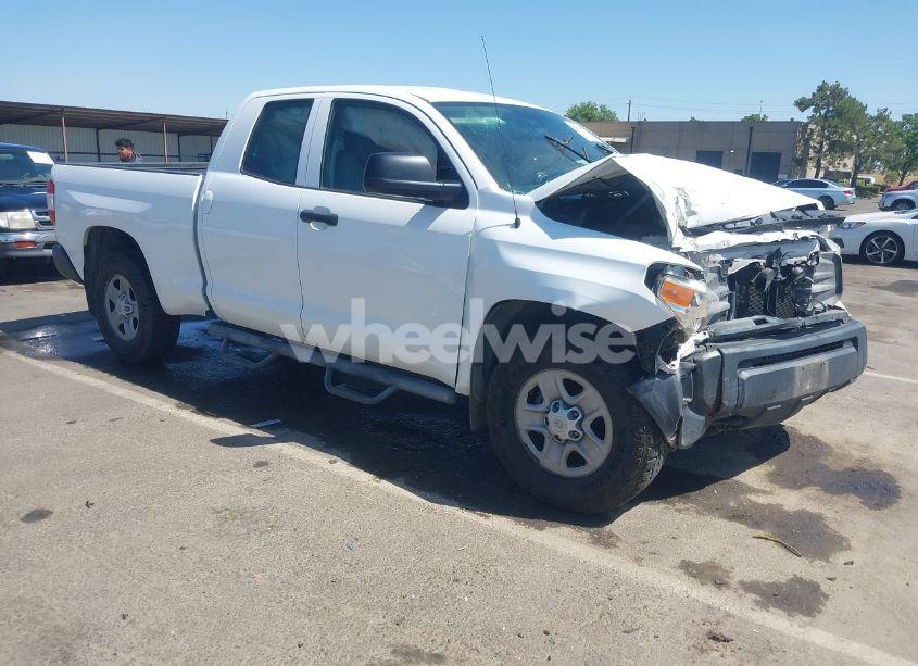 2017 Toyota Tundra SR 4.6L V8 (VIN 5TFUM5F16HX074447) main photo