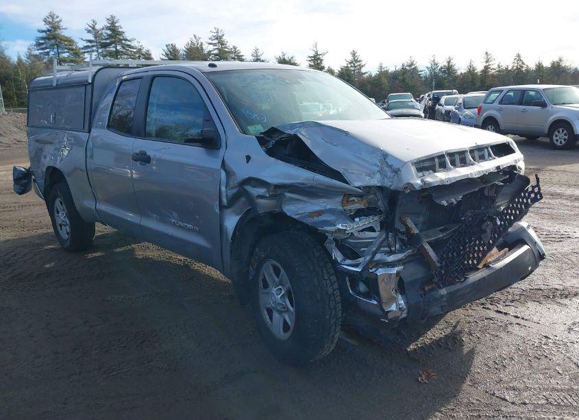 2018 Toyota Tundra SR5 4.6L V8 (VIN 5TFUM5F18JX077971) main photo