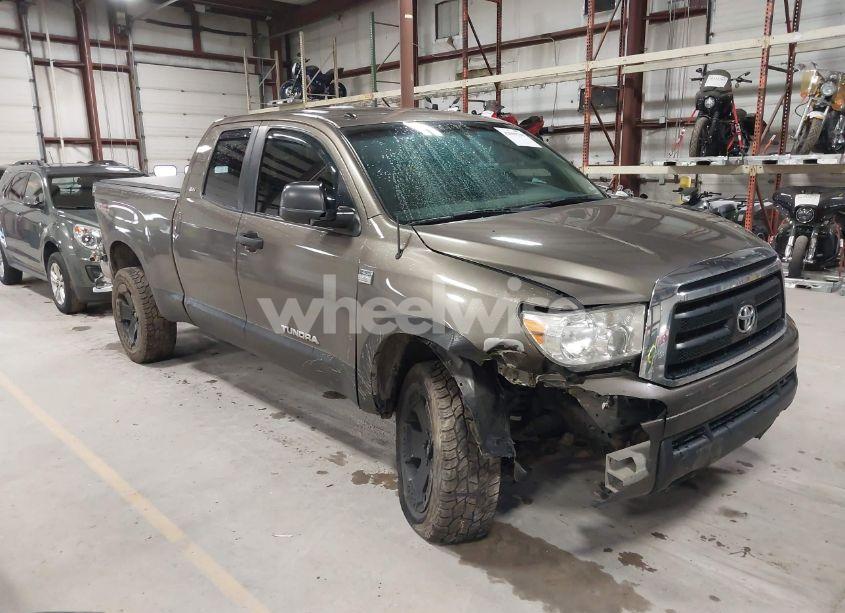 2010 Toyota Tundra SR5 4.6L V8 (VIN 5TFUM5F19AX002650) main photo