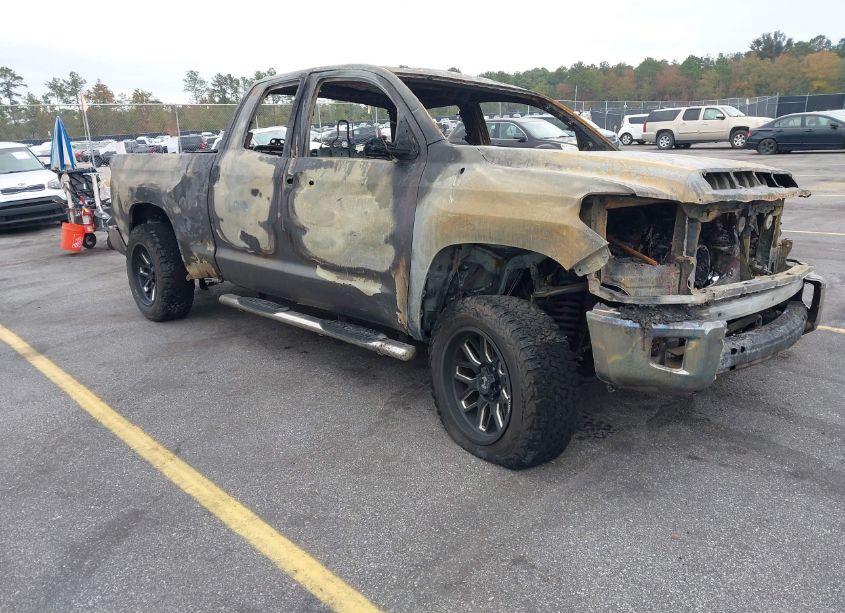 2017 Toyota Tundra SR5 4.6L V8 (VIN 5TFUM5F19HX070862) main photo