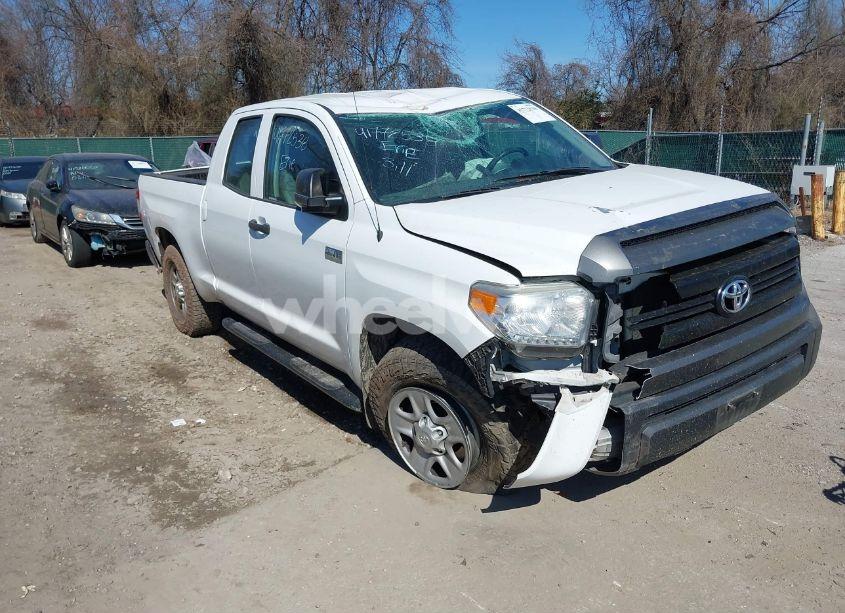 2017 Toyota Tundra SR 4.6L V8 (VIN 5TFUM5F19HX072045) main photo