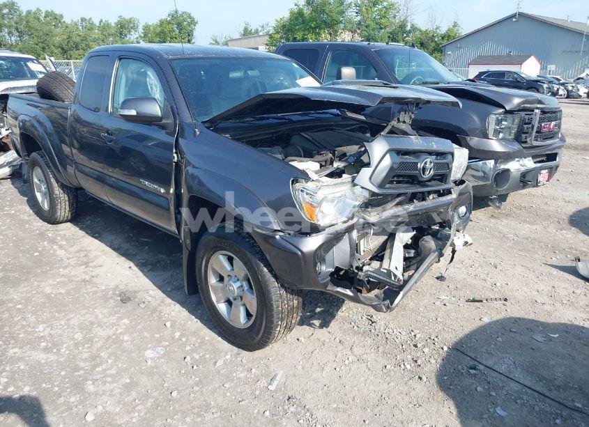 2015 Toyota Tacoma BASE V6 (VIN 5TFUU4EN0FX143998) main photo