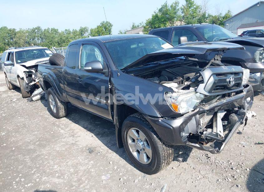 Photo 13 of 2015 Toyota Tacoma BASE V6 (VIN 5TFUU4EN0FX143998)