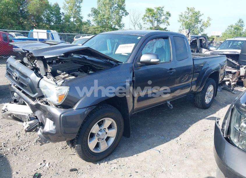 Photo 2 of 2015 Toyota Tacoma BASE V6 (VIN 5TFUU4EN0FX143998)