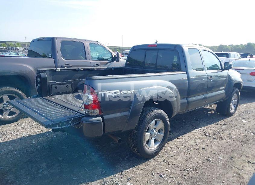 Photo 4 of 2015 Toyota Tacoma BASE V6 (VIN 5TFUU4EN0FX143998)