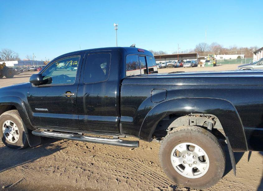 Photo 14 of 2015 Toyota Tacoma ACCESS CAB/TRD PRO (VIN 5TFUU4EN5FX135895)