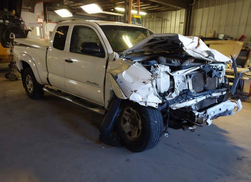 2015 Toyota Tacoma BASE V6 (VIN 5TFUU4EN6FX121777) main photo
