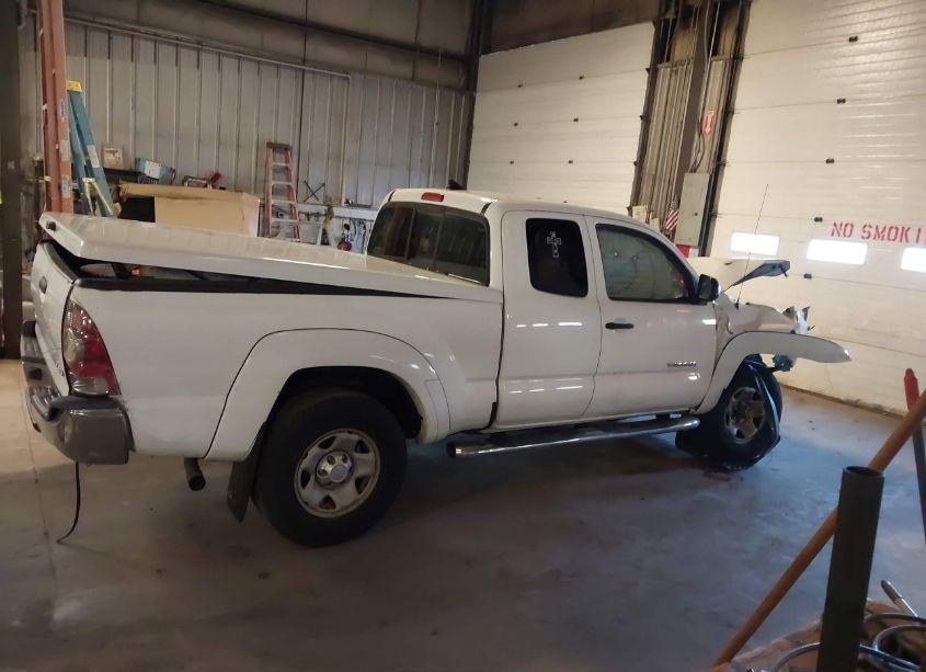 Photo 13 of 2015 Toyota Tacoma BASE V6 (VIN 5TFUU4EN6FX121777)