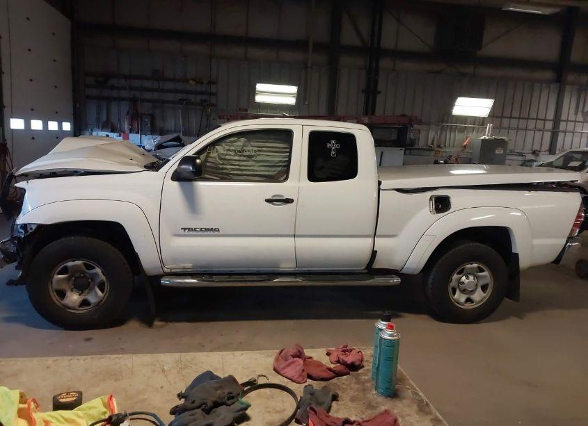 Photo 14 of 2015 Toyota Tacoma BASE V6 (VIN 5TFUU4EN6FX121777)