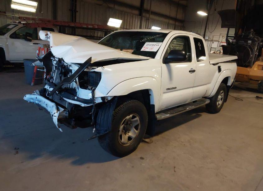 Photo 2 of 2015 Toyota Tacoma BASE V6 (VIN 5TFUU4EN6FX121777)