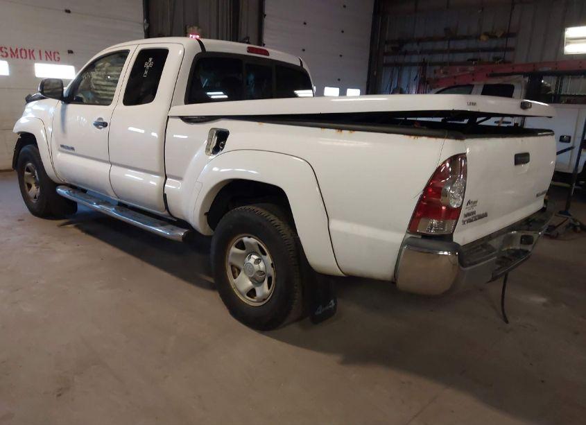 Photo 3 of 2015 Toyota Tacoma BASE V6 (VIN 5TFUU4EN6FX121777)