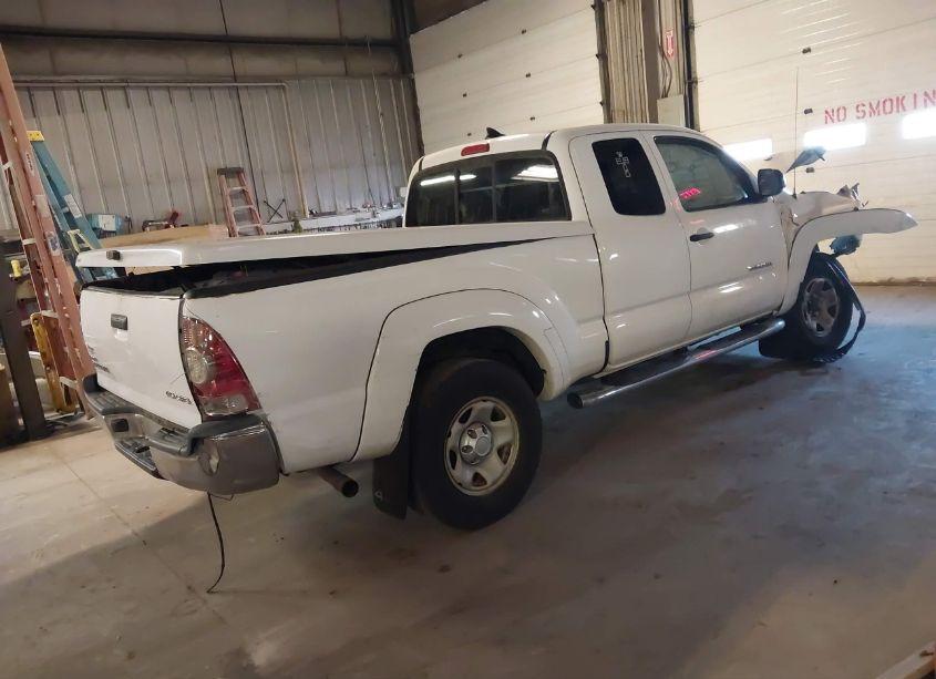 Photo 4 of 2015 Toyota Tacoma BASE V6 (VIN 5TFUU4EN6FX121777)