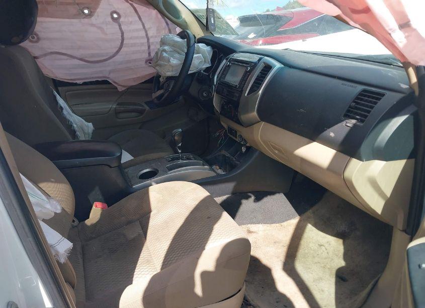Photo 5 of 2015 Toyota Tacoma BASE V6 (VIN 5TFUU4EN6FX121777)