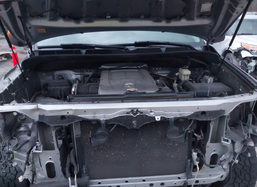 Photo 10 of 2010 Toyota Tundra GRADE 5.7L V8 (VIN 5TFUW5F10AX110360)