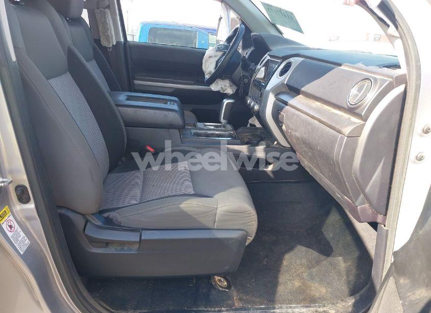 Photo 5 of 2017 Toyota Tundra SR5 5.7L V8 (VIN 5TFUW5F11HX644753)