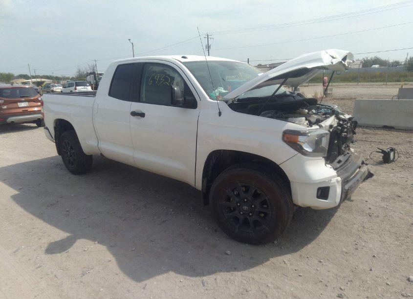 2019 Toyota Tundra SR5 5.7L V8 (VIN 5TFUW5F11KX859606) main photo