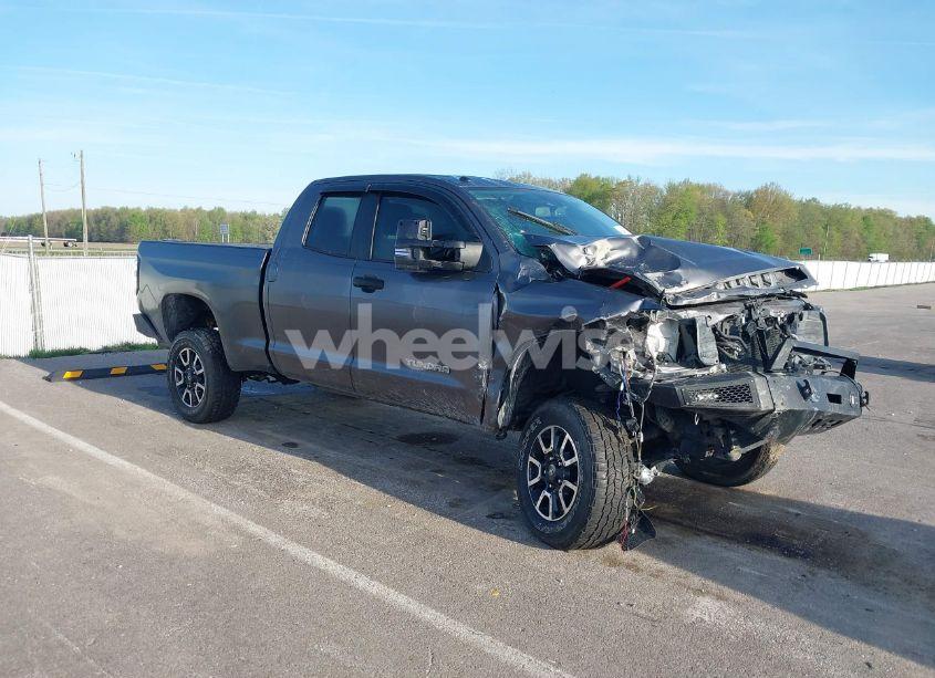 2015 Toyota Tundra SR5 5.7L V8 (VIN 5TFUW5F13FX434068) main photo