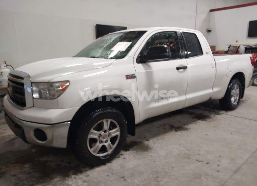 Photo 2 of 2012 Toyota Tundra GRADE 5.7L V8 (VIN 5TFUW5F14CX224462)