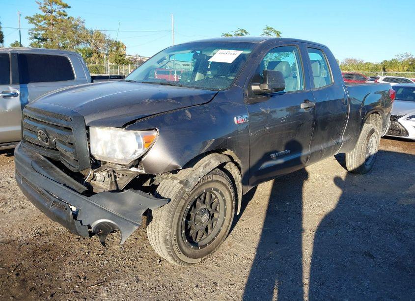 Photo 2 of 2013 Toyota Tundra GRADE 5.7L V8 (VIN 5TFUW5F15DX317783)
