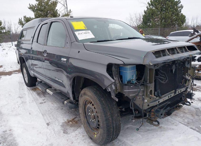 2017 Toyota Tundra SR5 5.7L V8 (VIN 5TFUW5F15HX592141) main photo