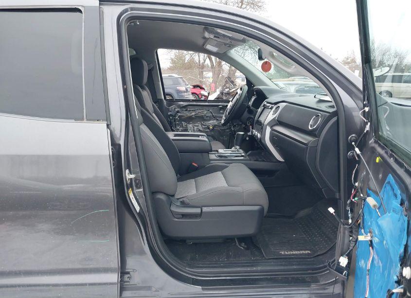 Photo 5 of 2017 Toyota Tundra SR5 5.7L V8 (VIN 5TFUW5F15HX592141)