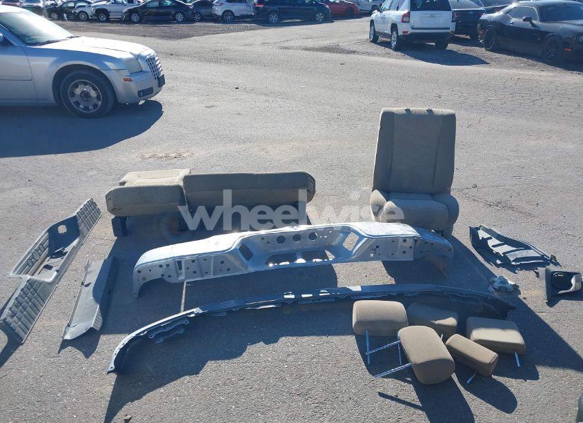 Photo 12 of 2010 Toyota Tundra GRADE 5.7L V8 (VIN 5TFUW5F16AX102070)