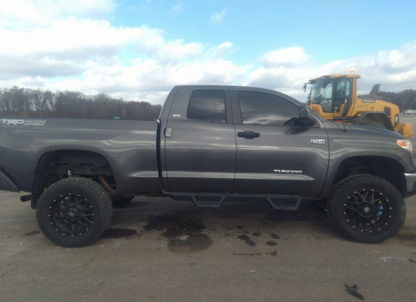 Photo 13 of 2017 Toyota Tundra SR5 5.7L V8 (VIN 5TFUW5F16HX611540)