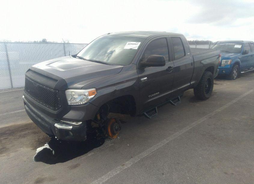 Photo 2 of 2017 Toyota Tundra SR5 5.7L V8 (VIN 5TFUW5F16HX611540)