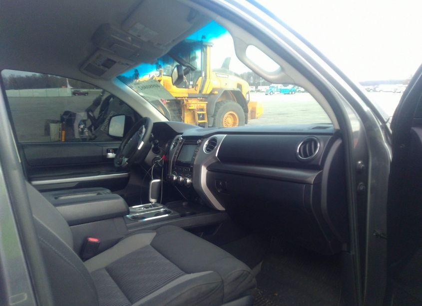 Photo 5 of 2017 Toyota Tundra SR5 5.7L V8 (VIN 5TFUW5F16HX611540)