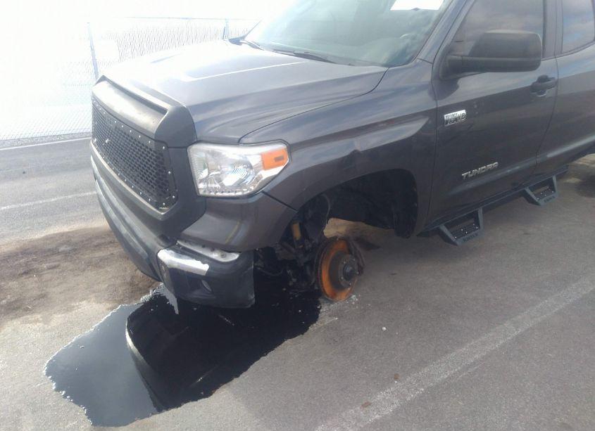 Photo 6 of 2017 Toyota Tundra SR5 5.7L V8 (VIN 5TFUW5F16HX611540)