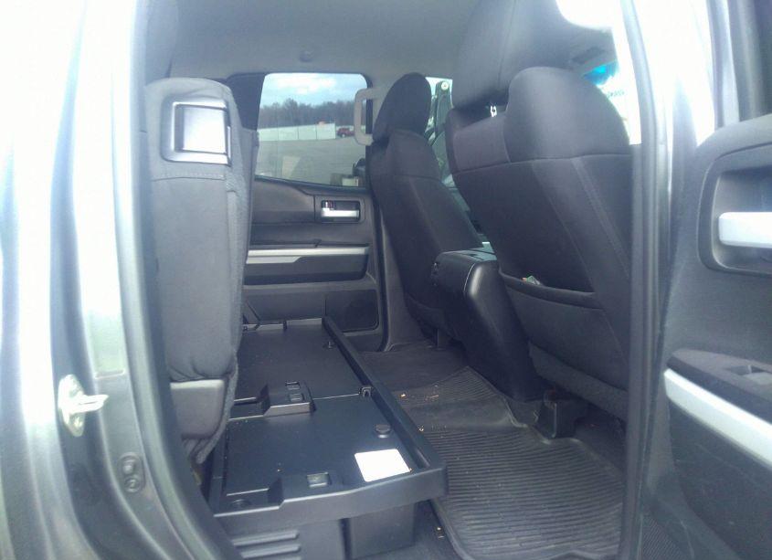 Photo 8 of 2017 Toyota Tundra SR5 5.7L V8 (VIN 5TFUW5F16HX611540)