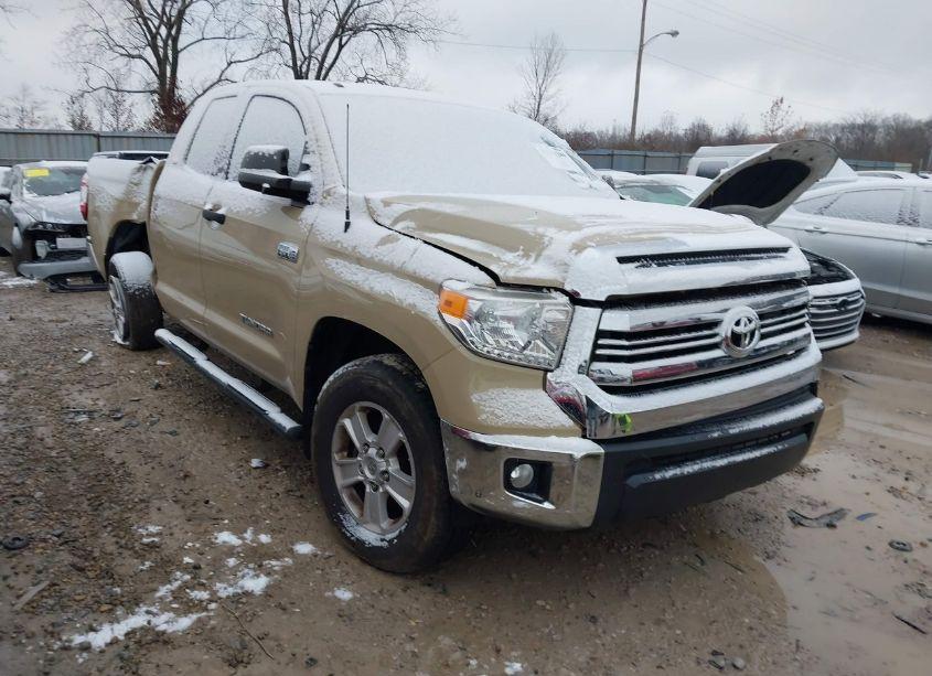 2017 Toyota Tundra SR5 5.7L V8 (VIN 5TFUW5F16HX625549) main photo