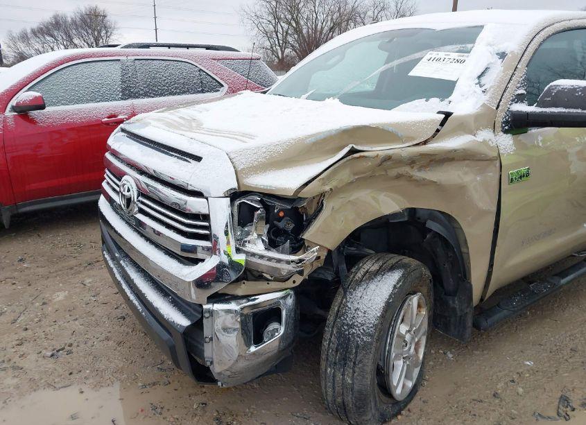 Photo 6 of 2017 Toyota Tundra SR5 5.7L V8 (VIN 5TFUW5F16HX625549)