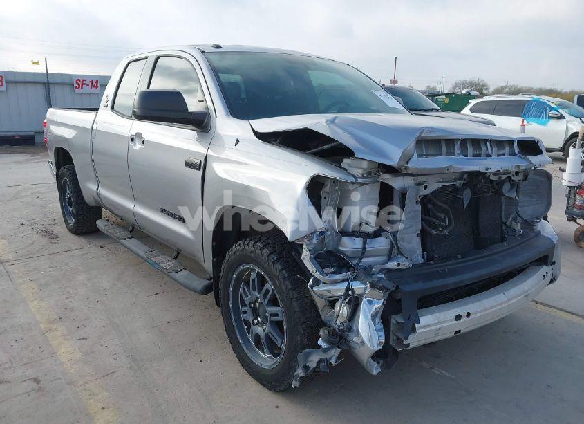 2017 Toyota Tundra SR5 5.7L V8 (VIN 5TFUW5F16HX645185) main photo