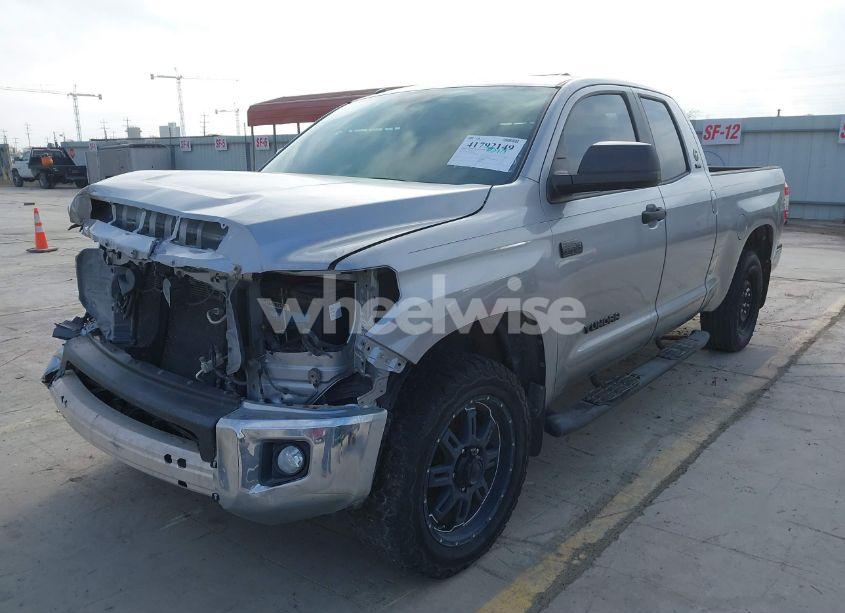 Photo 2 of 2017 Toyota Tundra SR5 5.7L V8 (VIN 5TFUW5F16HX645185)