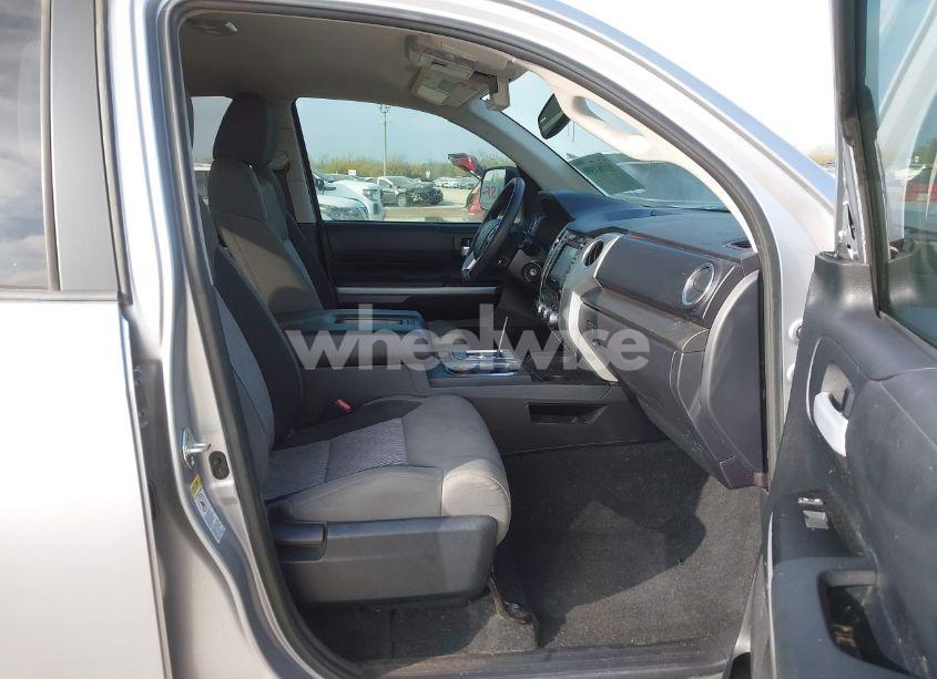 Photo 5 of 2017 Toyota Tundra SR5 5.7L V8 (VIN 5TFUW5F16HX645185)