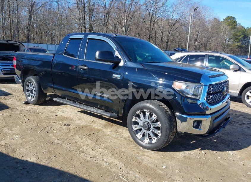 2018 Toyota Tundra SR5 5.7L V8 (VIN 5TFUW5F16JX683764) main photo