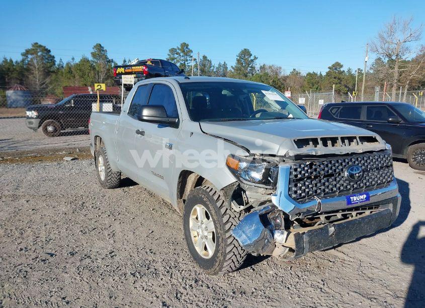 2018 Toyota Tundra SR5 5.7L V8 (VIN 5TFUW5F16JX756387) main photo