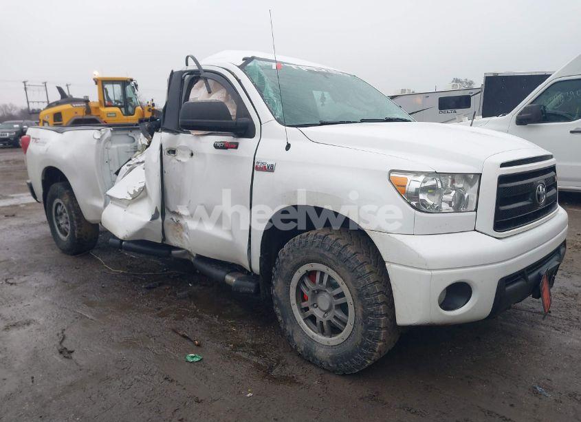 2013 Toyota Tundra DOUBLE CAB SR5 (VIN 5TFUW5F17DX320474) main photo
